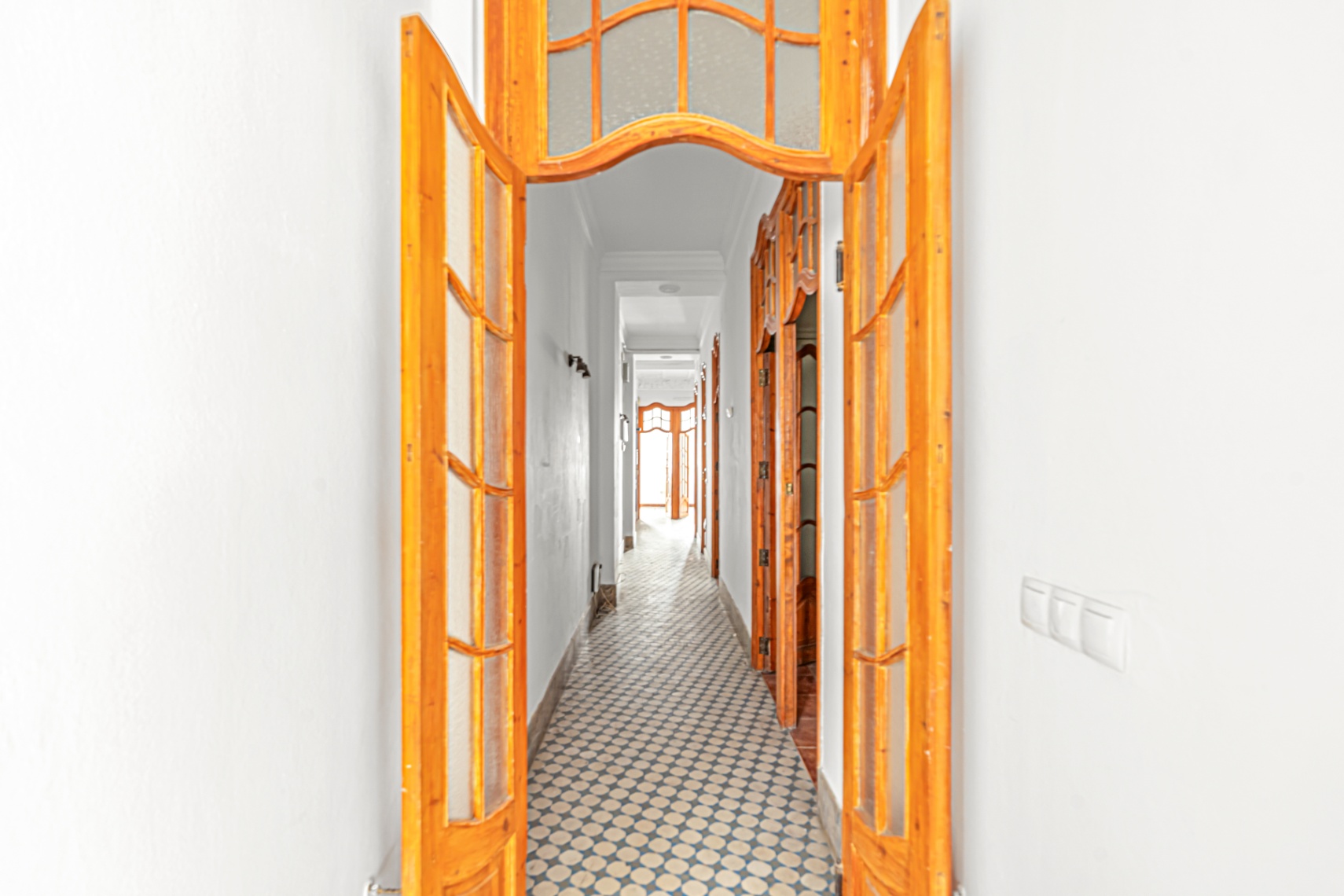 Central Valencia Investment | Steps from Town Hall & Train Station