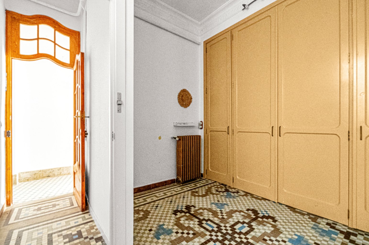 Central Valencia Investment | Steps from Town Hall & Train Station