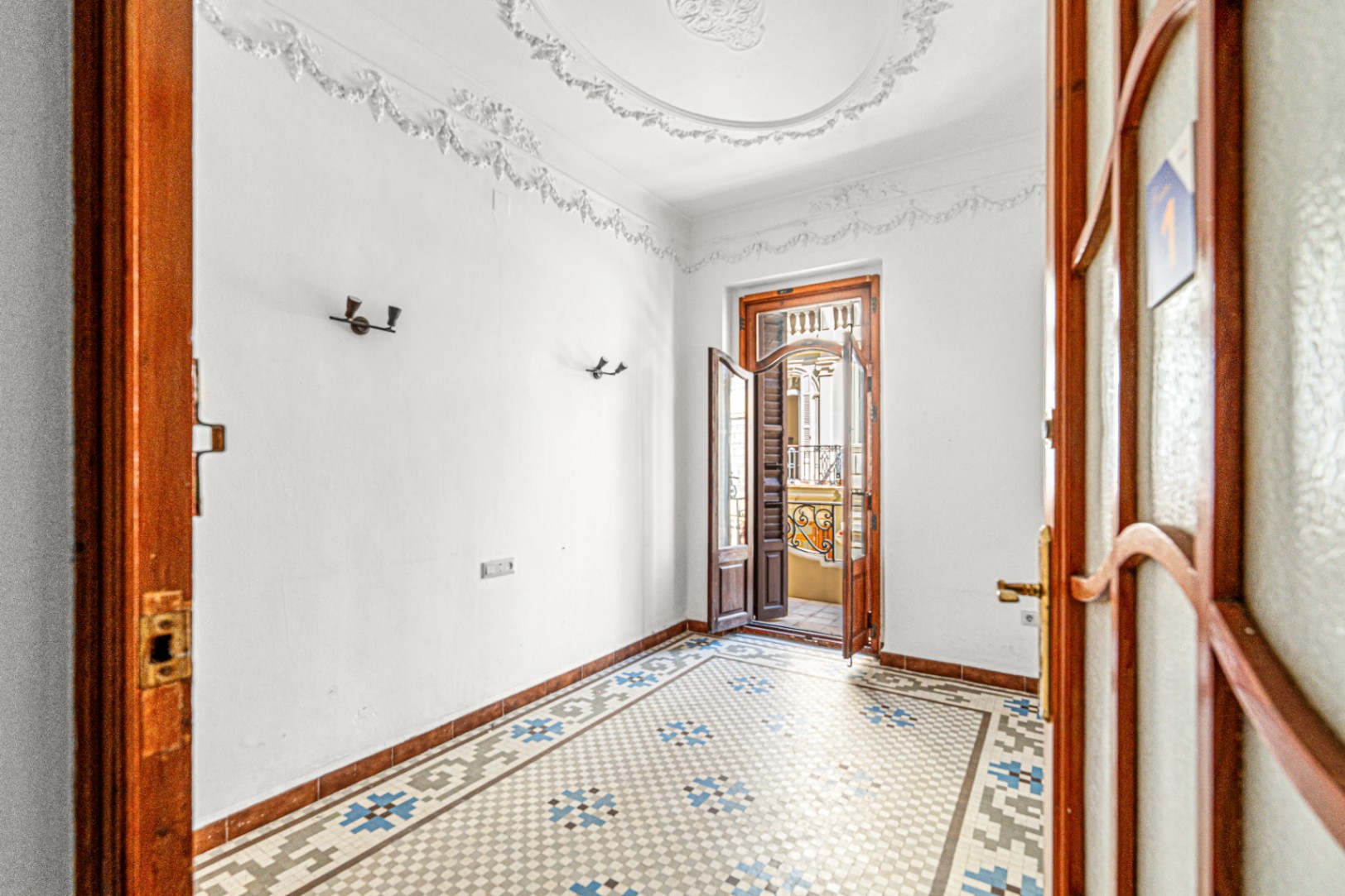Central Valencia Investment | Steps from Town Hall & Train Station