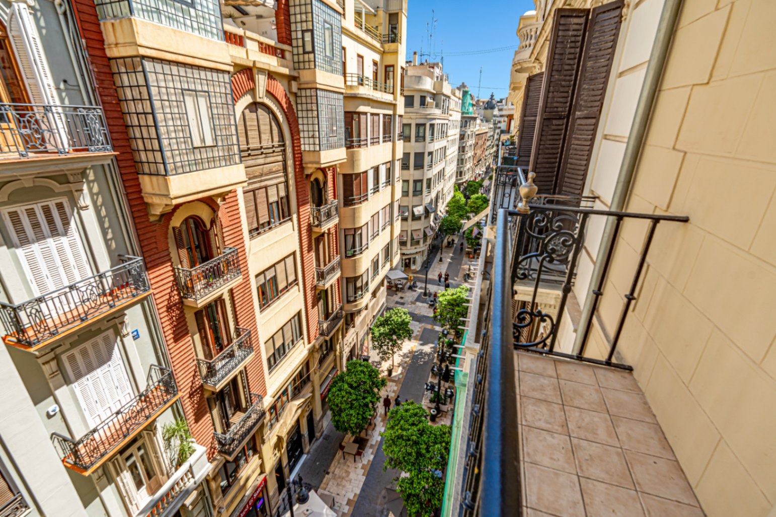 Central Valencia Investment | Steps from Town Hall & Train Station