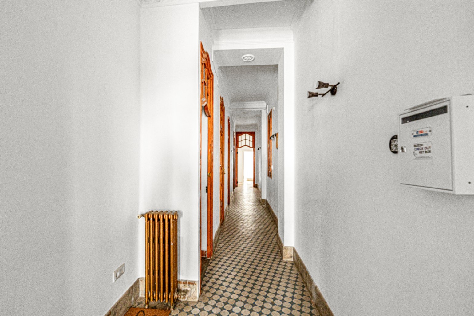 Central Valencia Investment | Steps from Town Hall & Train Station