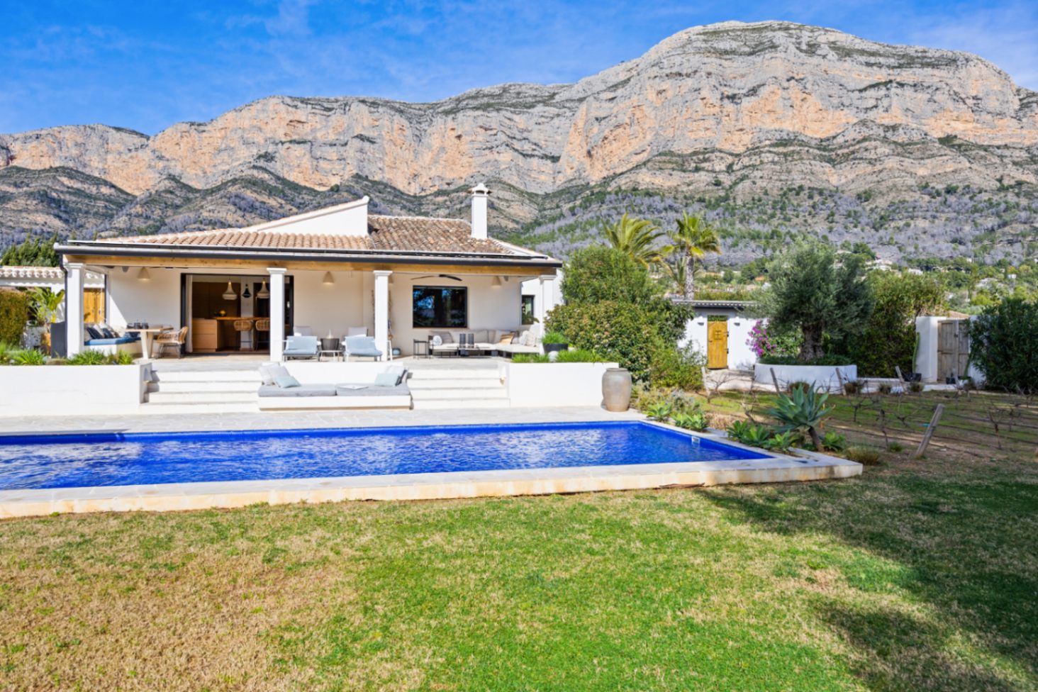 Finca Dos Hermanas | Exclusive Mediterranean Estate with Guest House, Vineyard & Tourist Licence in Jávea
