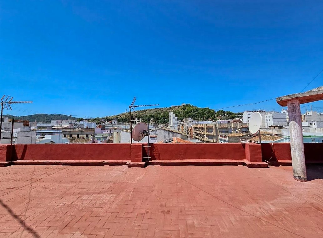 Spacious Corner Apartment with Terrace in the Centre of Oliva