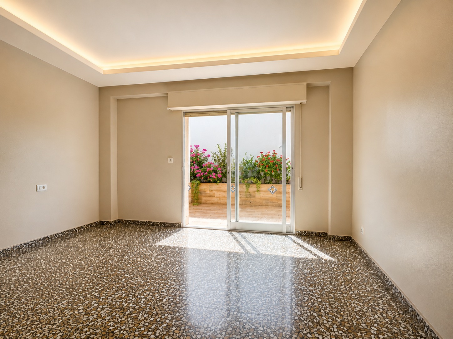 Spacious Corner Apartment with Terrace in the Centre of Oliva