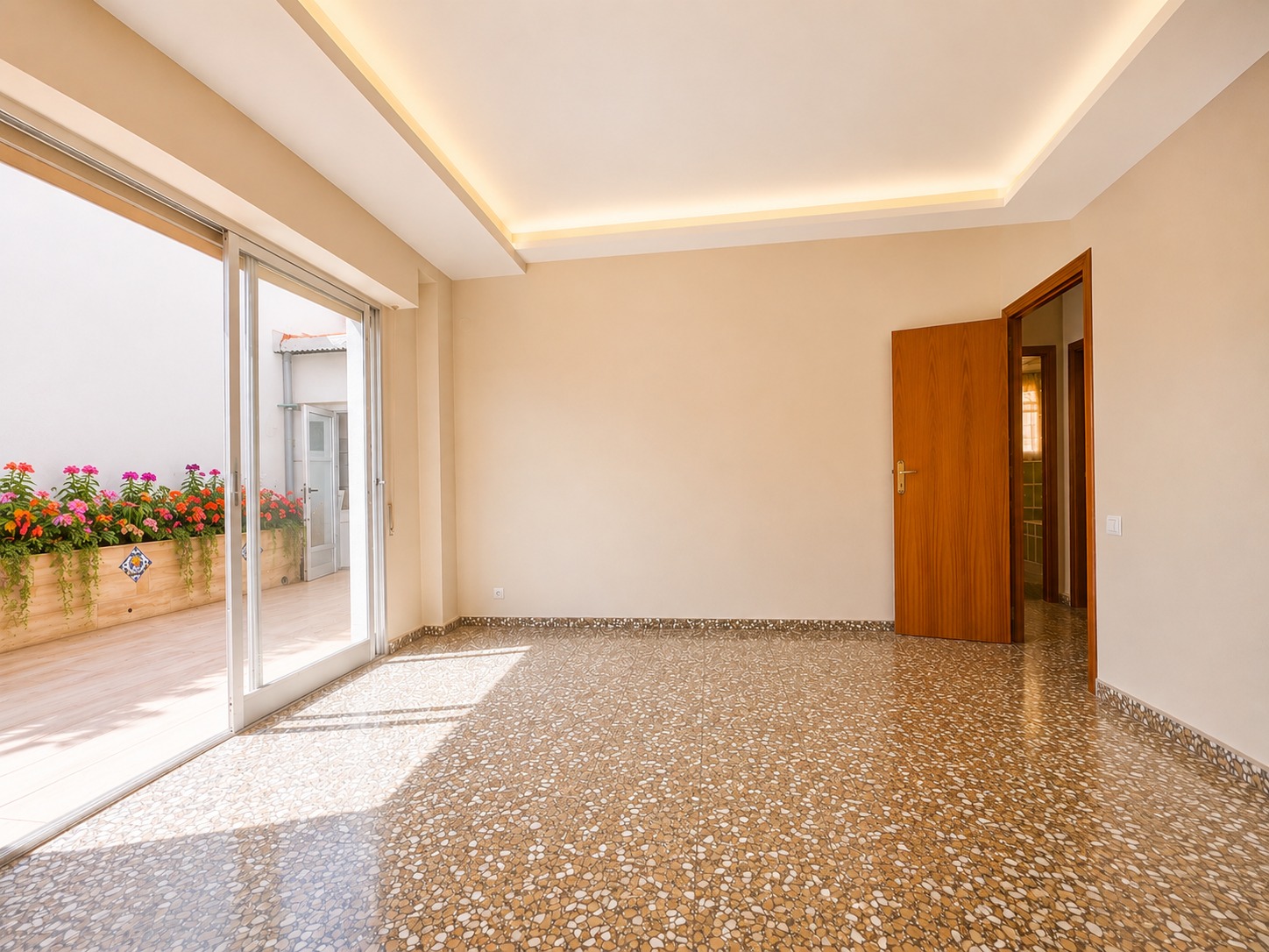 Spacious Corner Apartment with Terrace in the Centre of Oliva