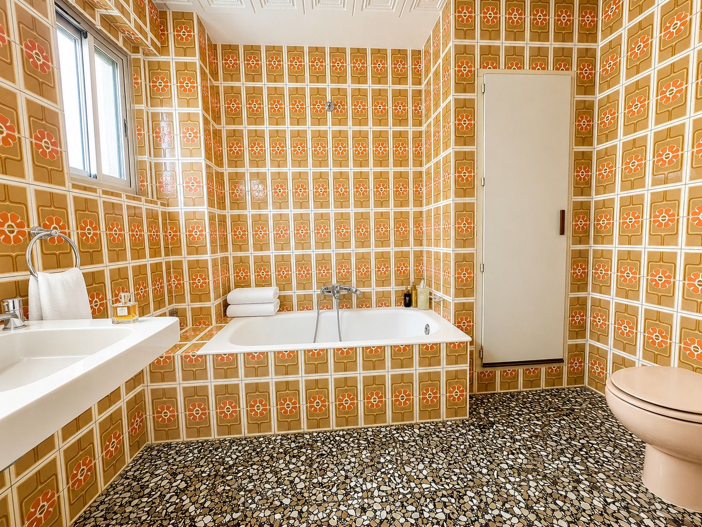 Spacious Corner Apartment with Terrace in the Centre of Oliva