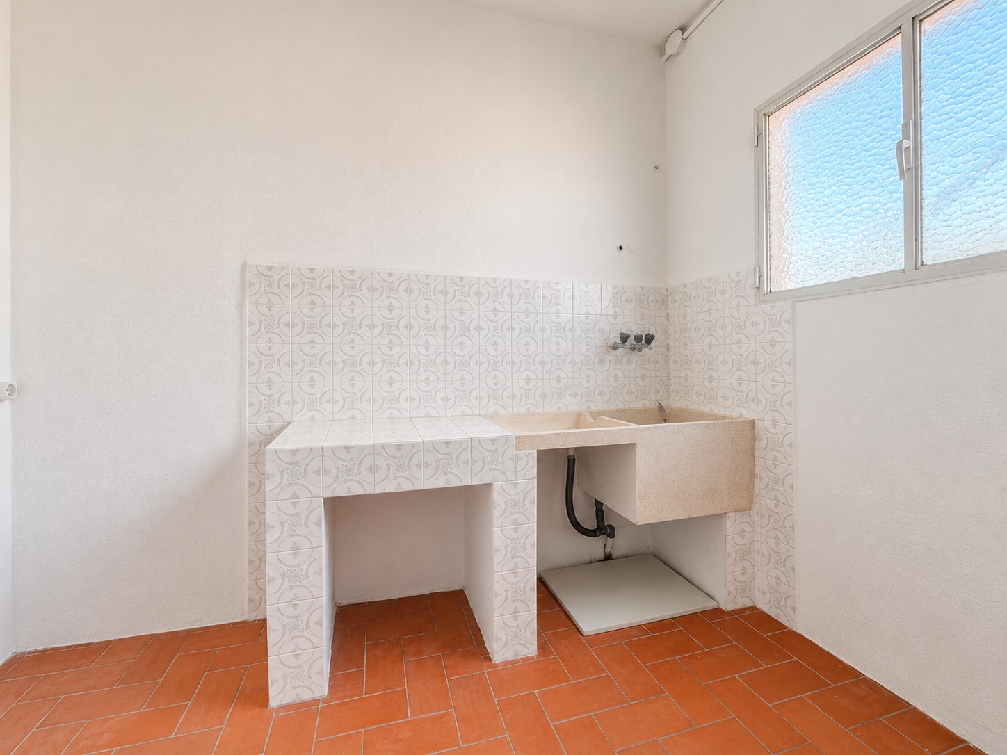 Spacious Corner Apartment with Terrace in the Centre of Oliva