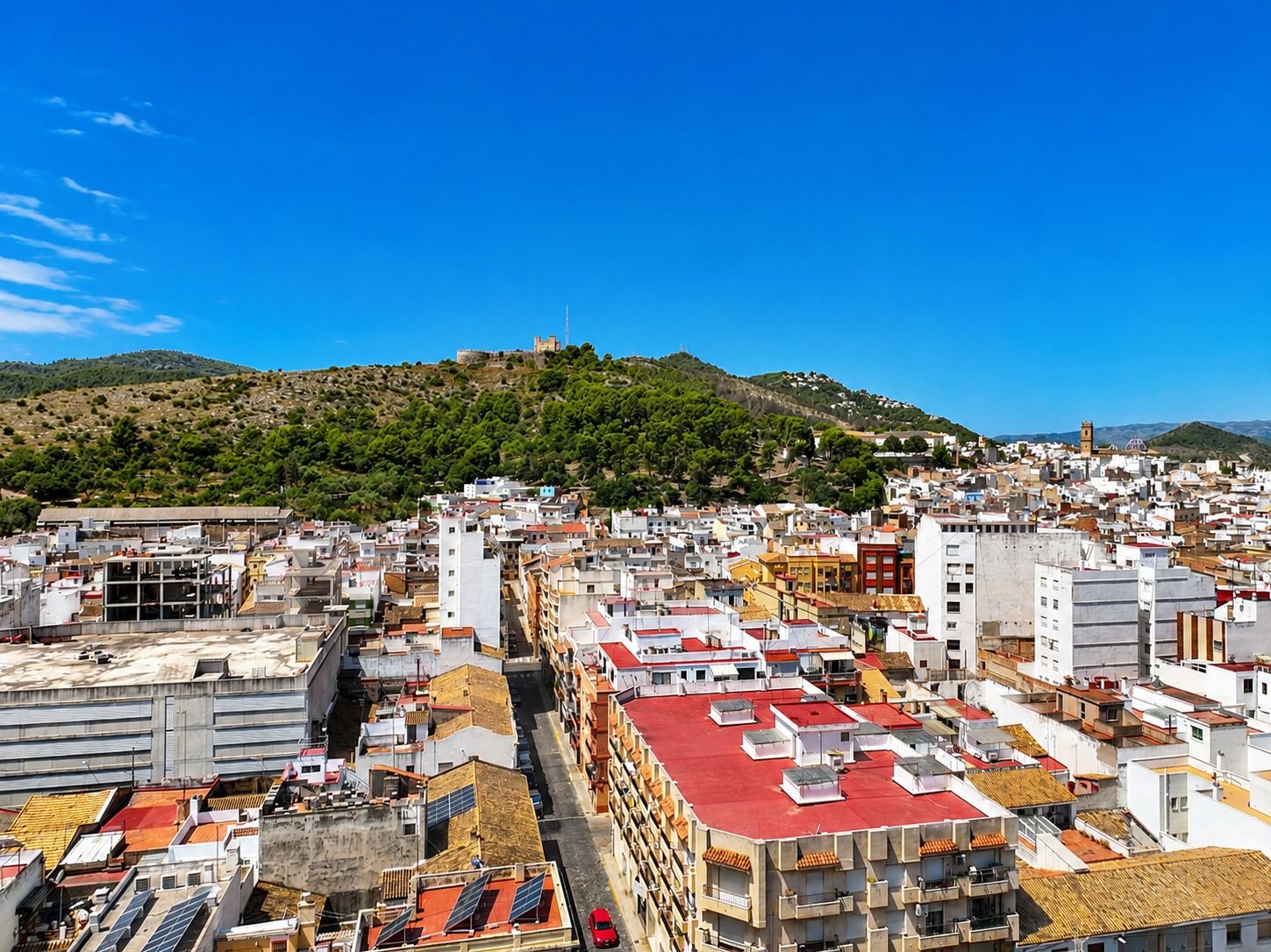 Spacious Corner Apartment with Terrace in the Centre of Oliva
