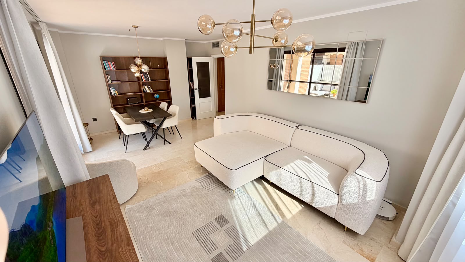 Heldere 1-slaapkamer appartement met groot terras op het zuidwesten, garage en opslagruimte