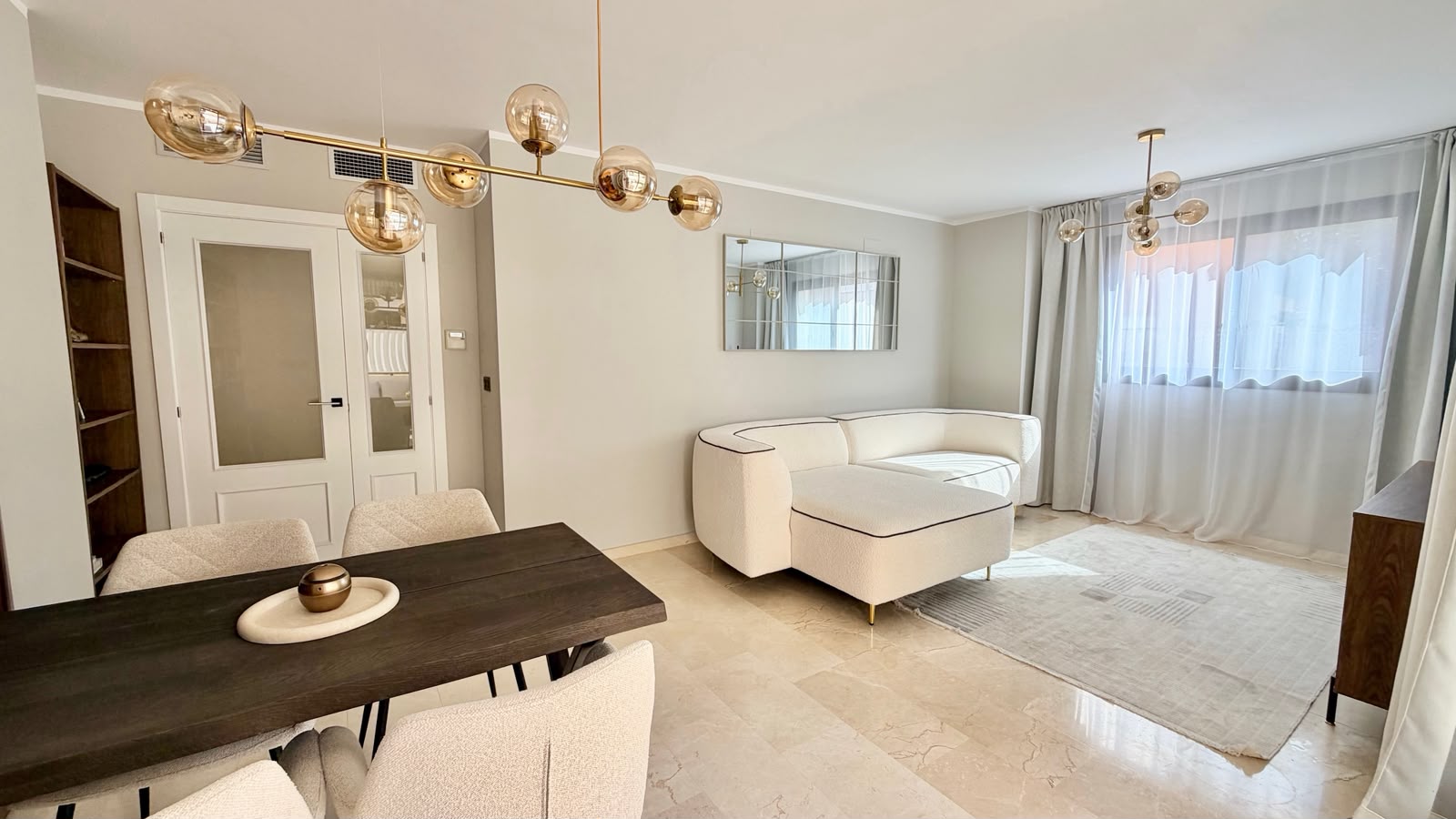 Heldere 1-slaapkamer appartement met groot terras op het zuidwesten, garage en opslagruimte