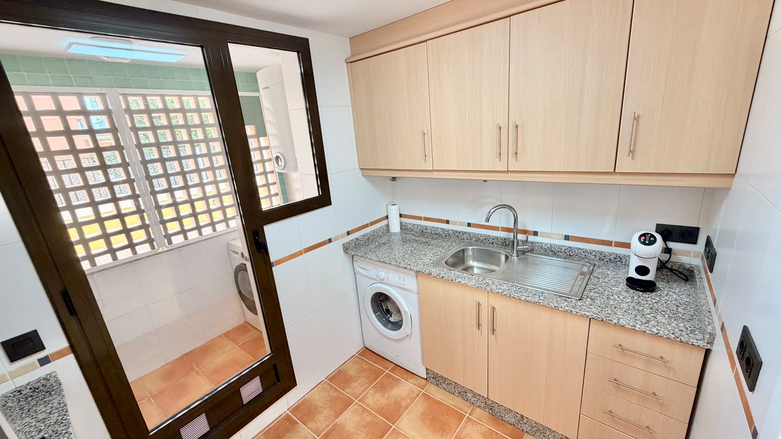 Heldere 1-slaapkamer appartement met groot terras op het zuidwesten, garage en opslagruimte