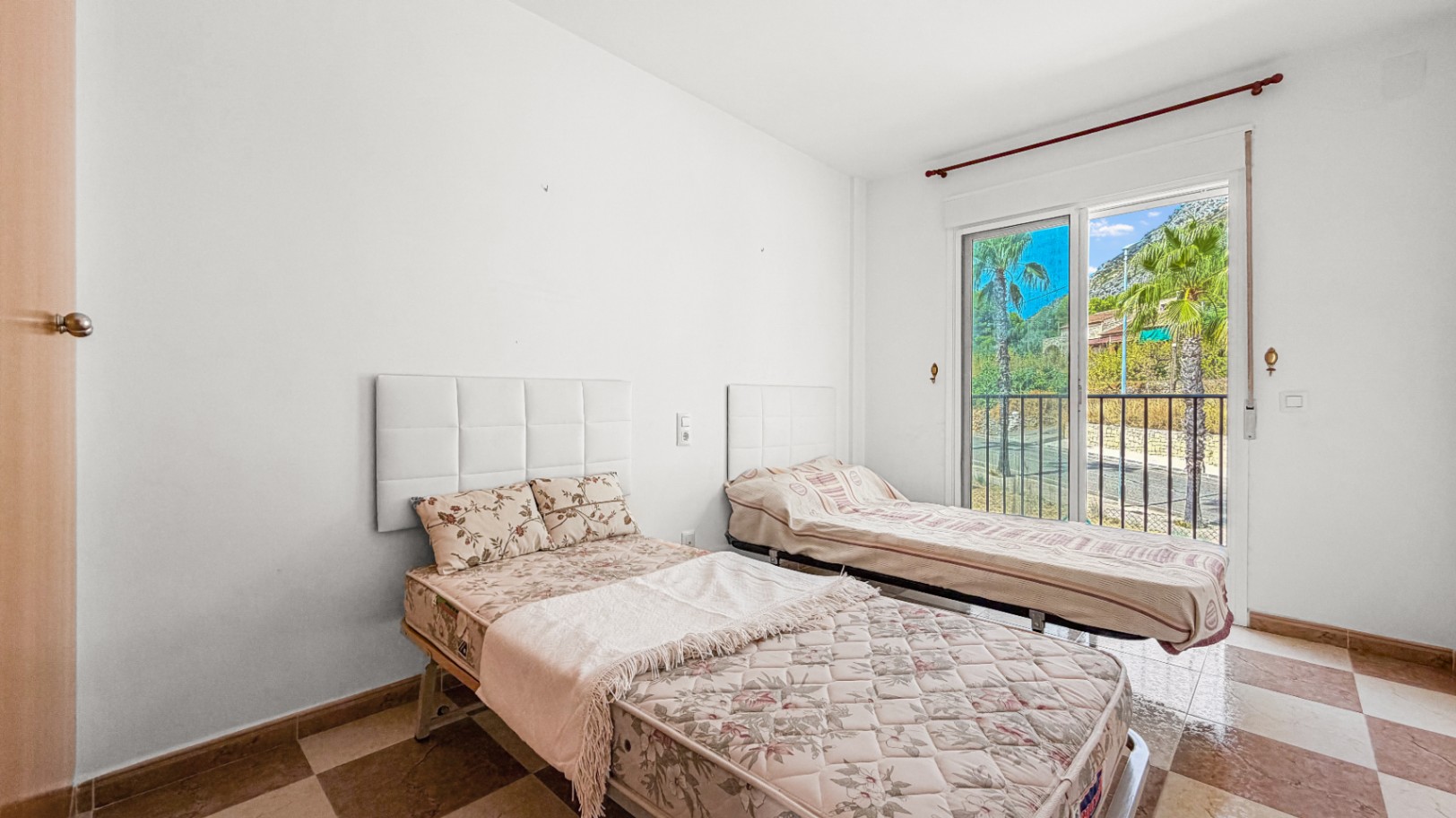 Charming 3-Bedroom Townhouse with Large Private Garage & Communal Pool in Murla