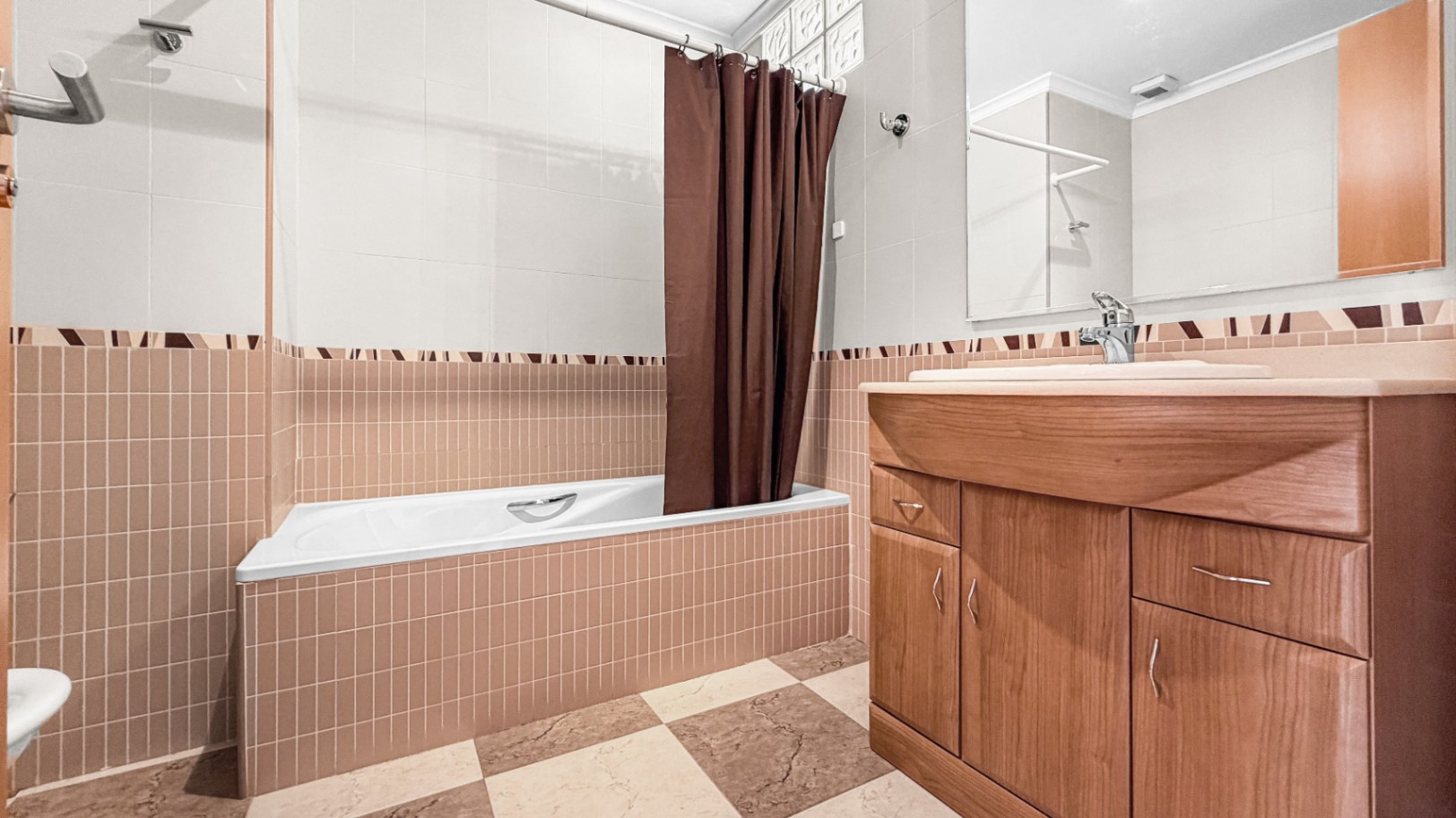 Charming 3-Bedroom Townhouse with Large Private Garage & Communal Pool in Murla