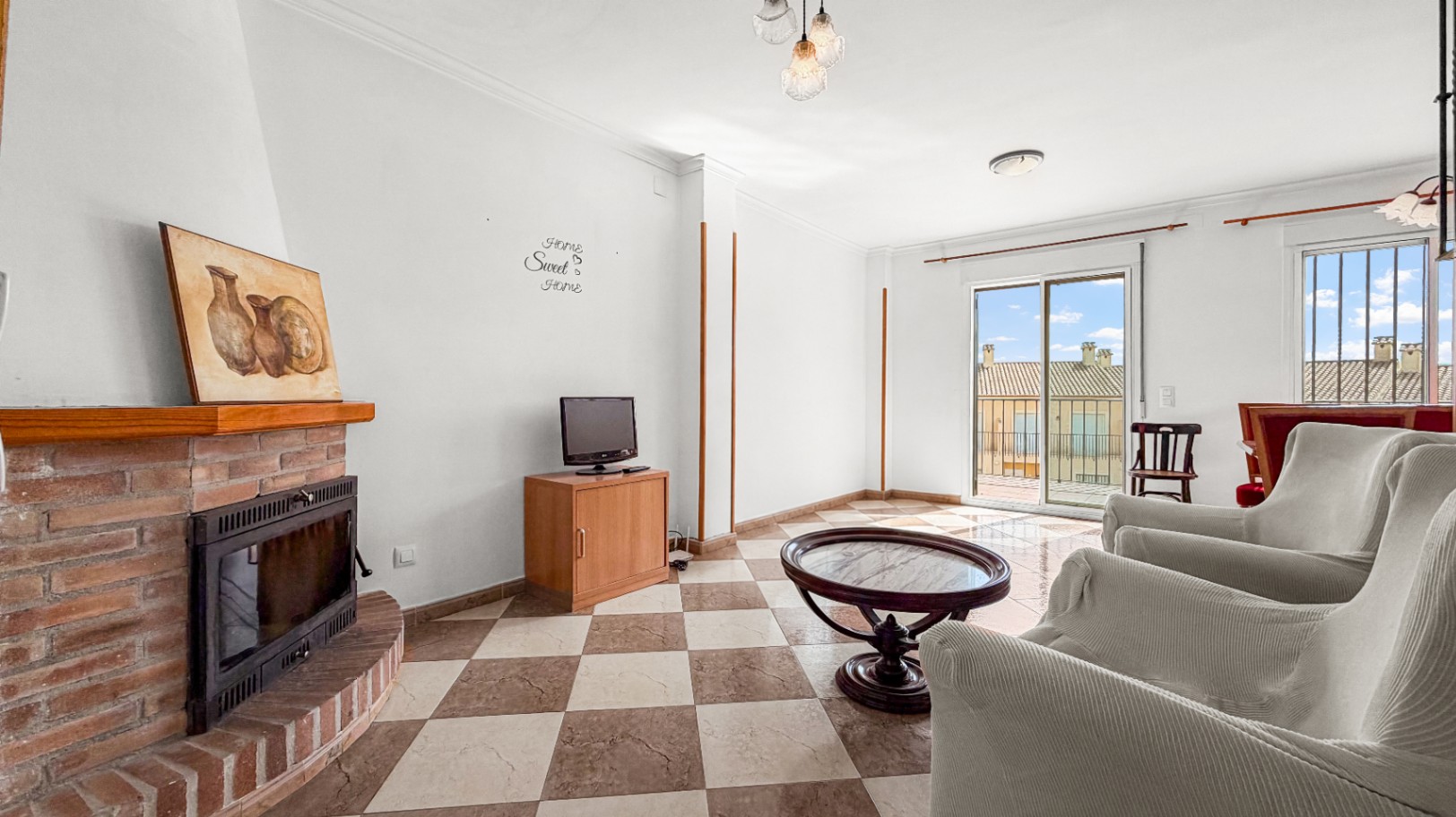 Charming 3-Bedroom Townhouse with Large Private Garage & Communal Pool in Murla