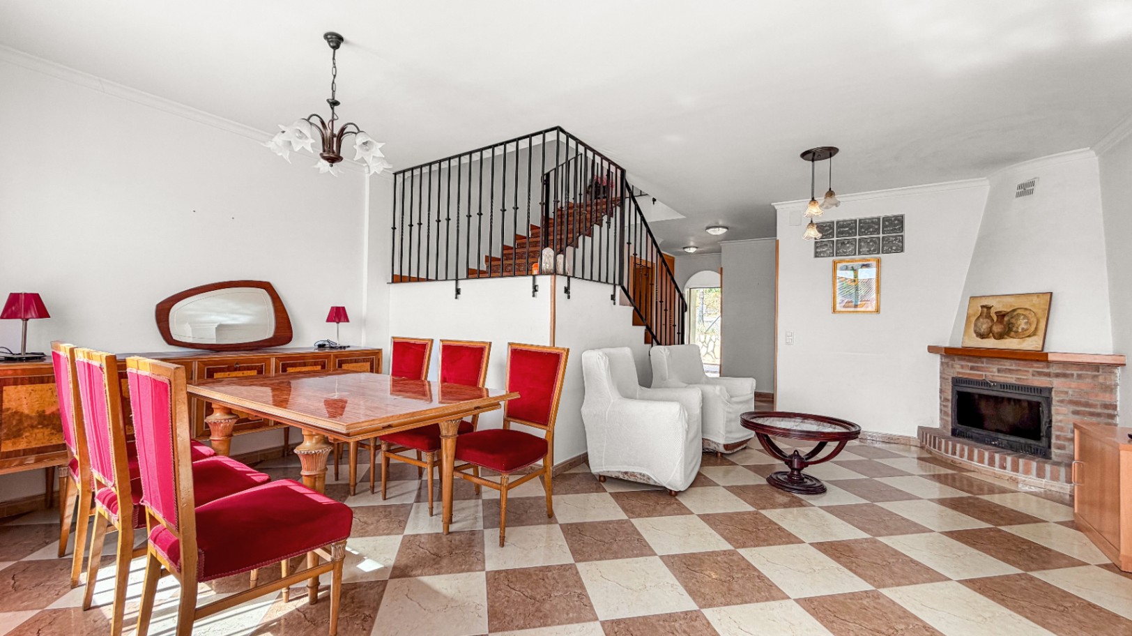 Charming 3-Bedroom Townhouse with Large Private Garage & Communal Pool in Murla