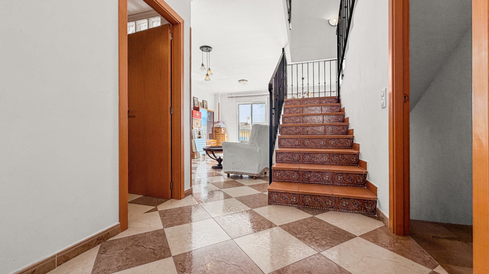 Charming 3-Bedroom Townhouse with Large Private Garage & Communal Pool in Murla