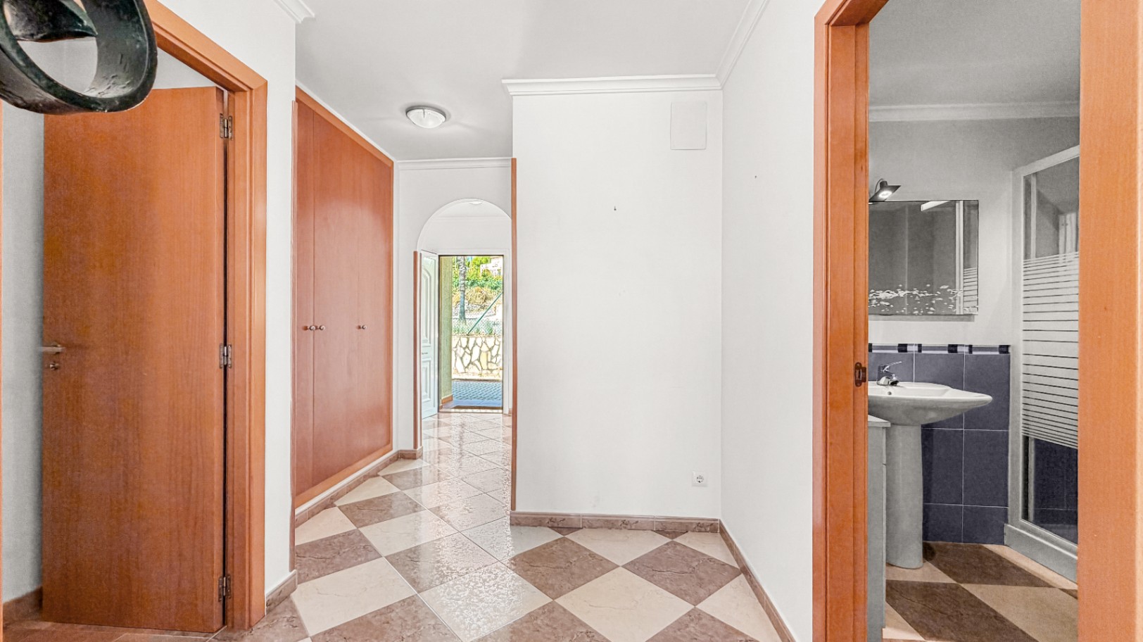 Charming 3-Bedroom Townhouse with Large Private Garage & Communal Pool in Murla