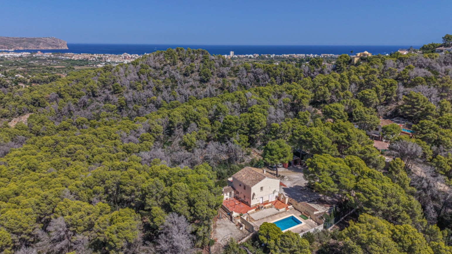 Villa Alexa – Exceptional Renovation Opportunity Surrounded by Nature in Jávea