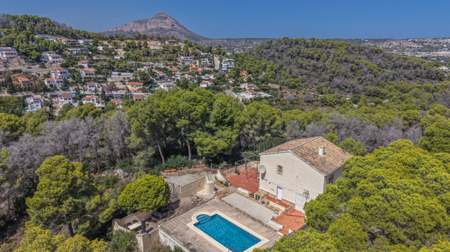 Villa Alexa – Exceptional Renovation Opportunity Surrounded by Nature in Jávea