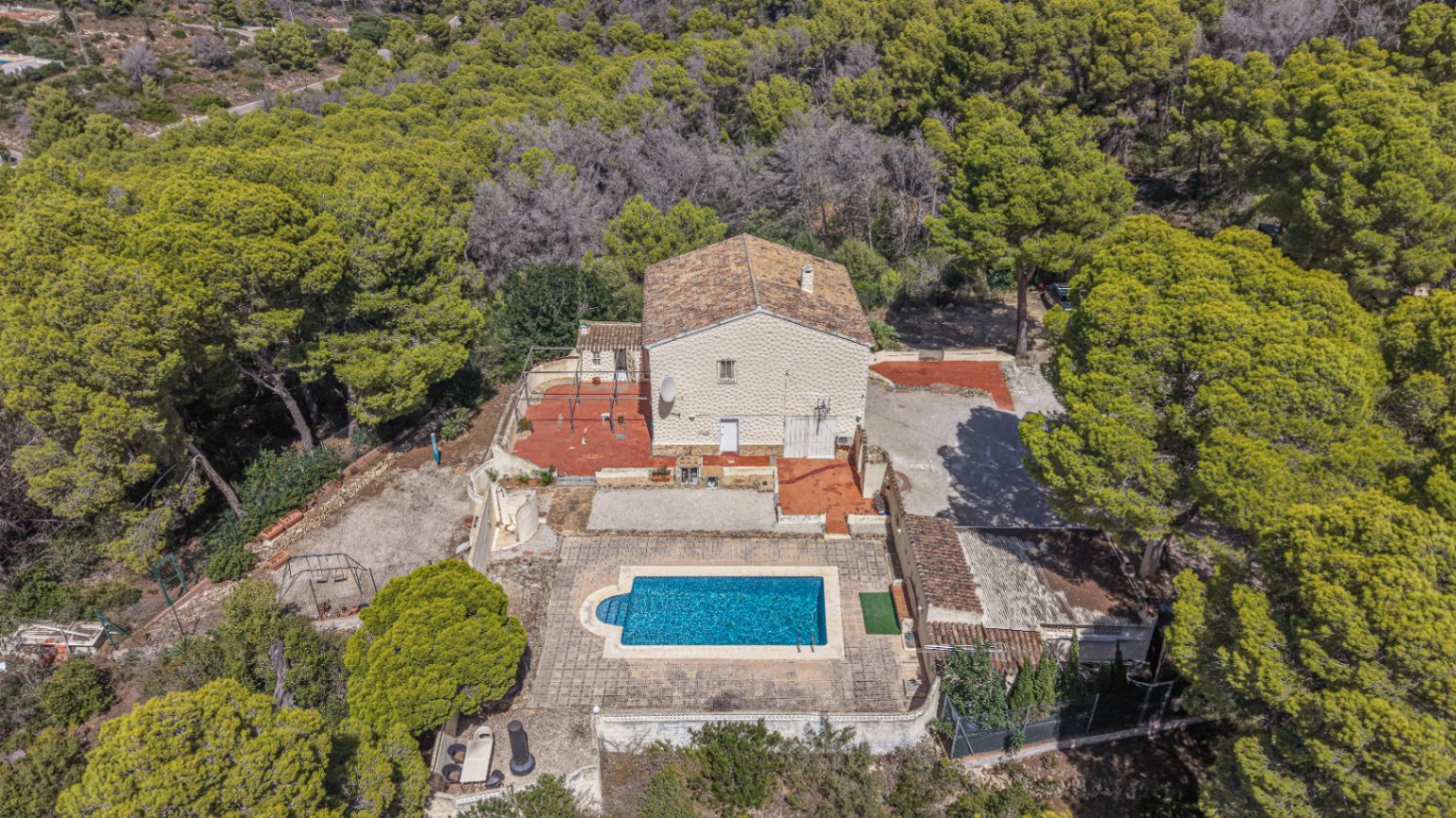 Villa Alexa – Exceptional Renovation Opportunity Surrounded by Nature in Jávea