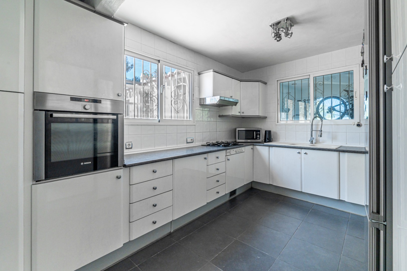 Villa Alexa – Exceptional Renovation Opportunity Surrounded by Nature in Jávea