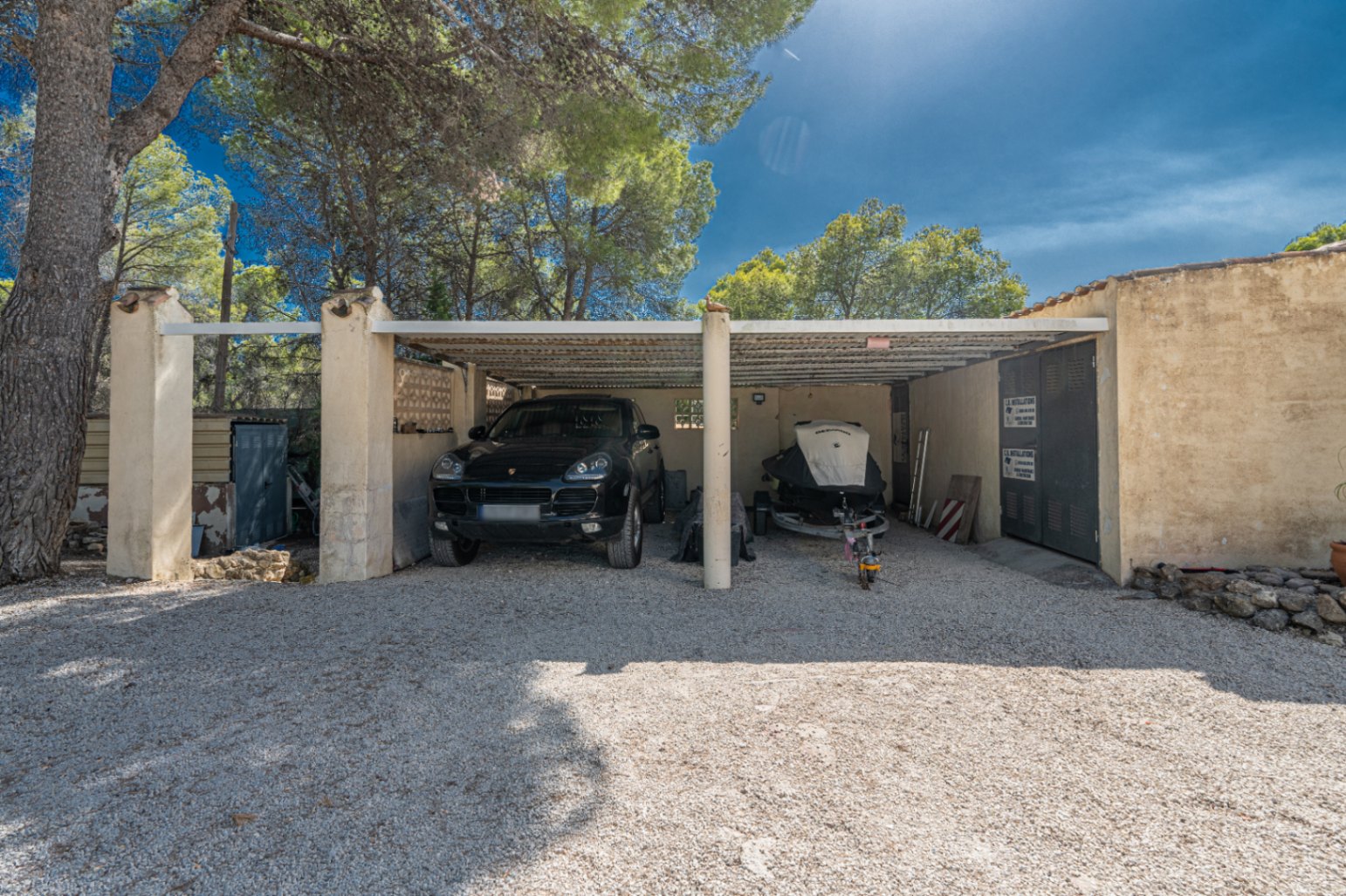 Villa Alexa – Exceptional Renovation Opportunity Surrounded by Nature in Jávea