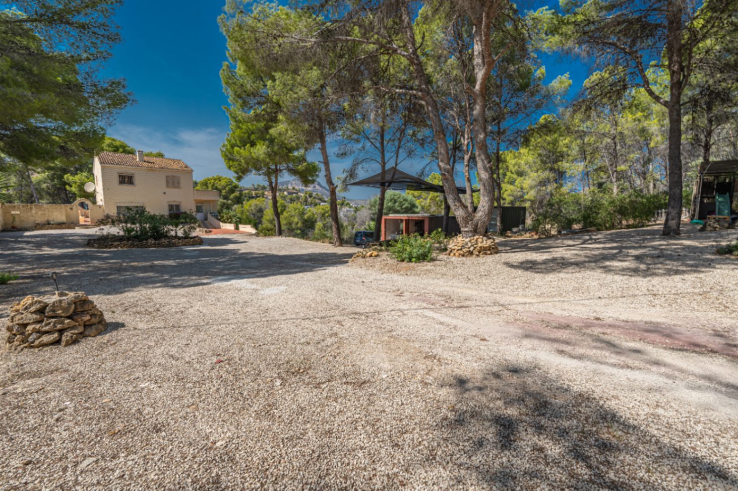 Villa Alexa – Exceptional Renovation Opportunity Surrounded by Nature in Jávea
