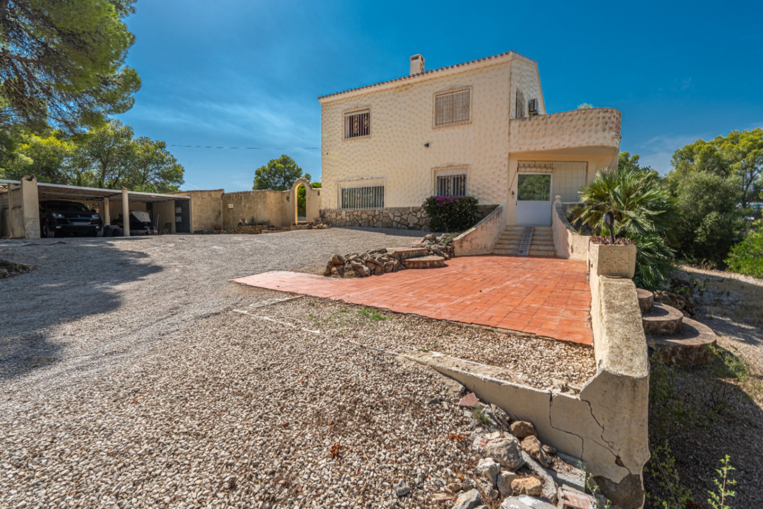 Villa Alexa – Exceptional Renovation Opportunity Surrounded by Nature in Jávea