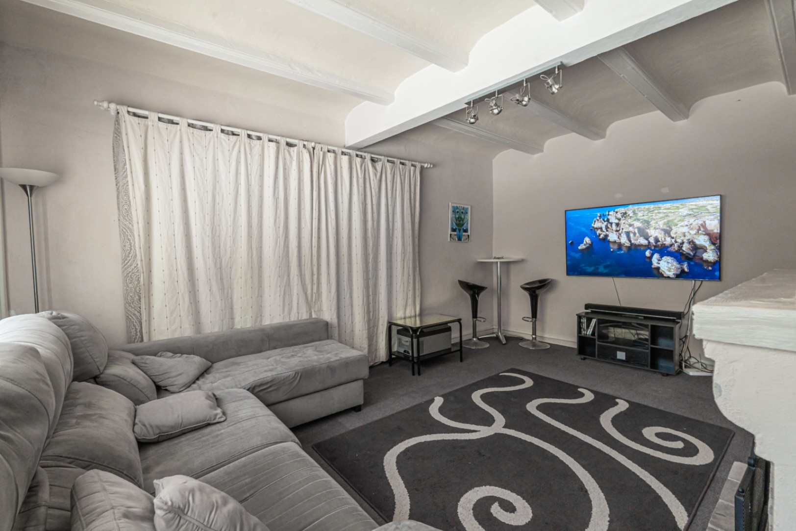 Villa Alexa – Exceptional Renovation Opportunity Surrounded by Nature in Jávea