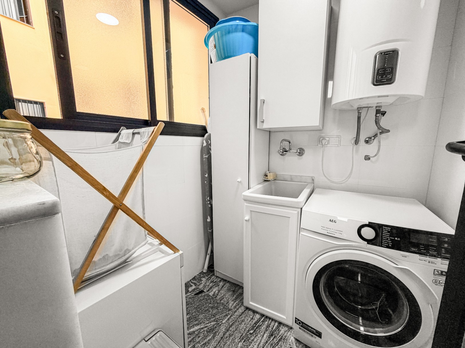 LBRJ138 - Prachtig gerenoveerd 2-slaapkamer appartement met zeezicht in het centrum van Jávea