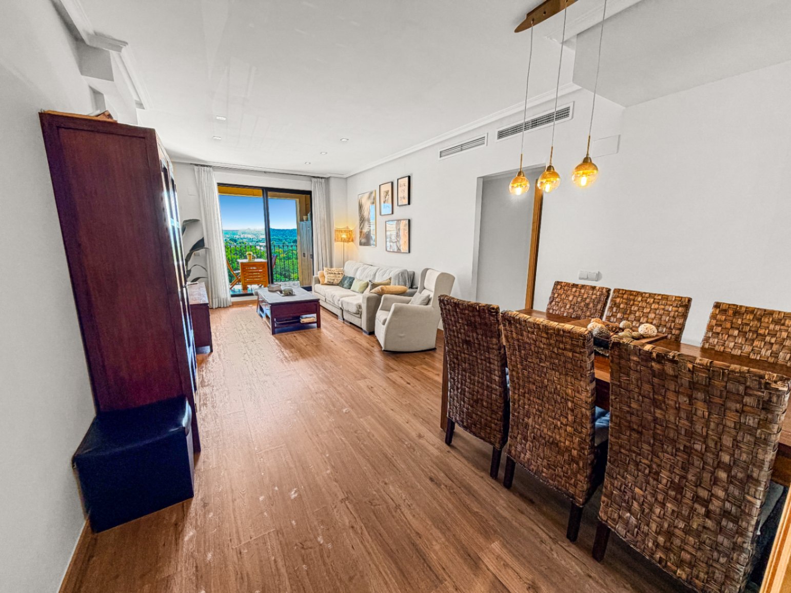LBRJ138 - Prachtig gerenoveerd 2-slaapkamer appartement met zeezicht in het centrum van Jávea