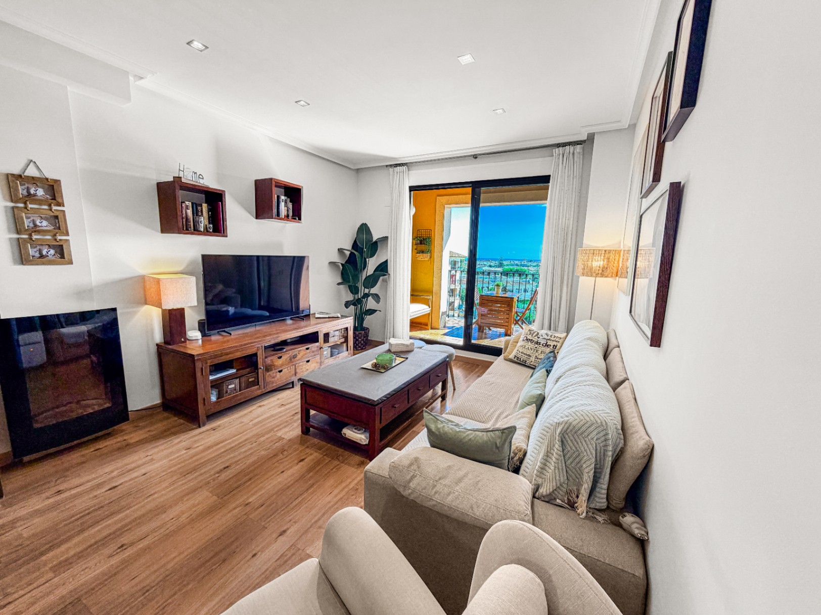 LBRJ138 - Prachtig gerenoveerd 2-slaapkamer appartement met zeezicht in het centrum van Jávea