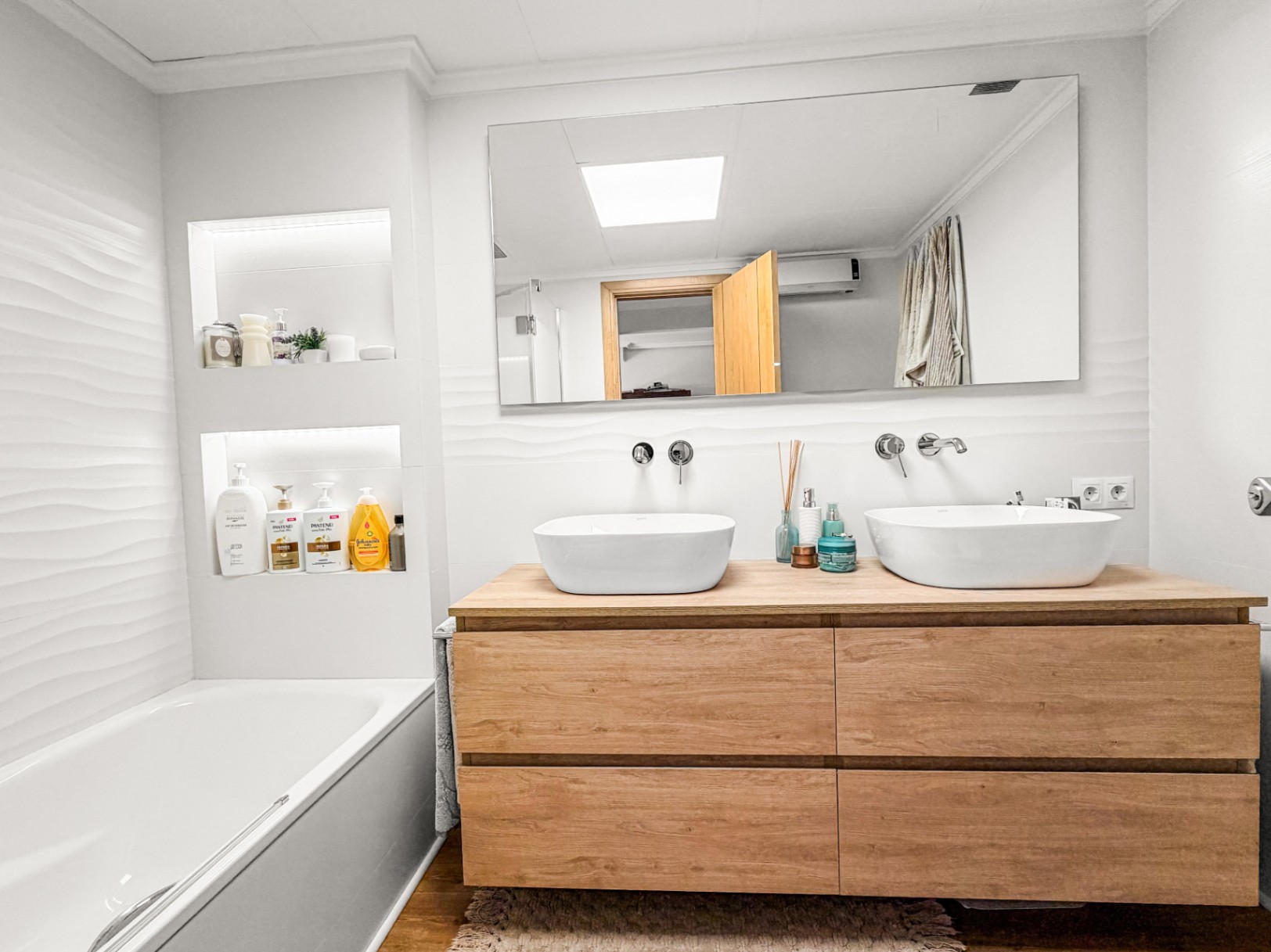 LBRJ138 - Prachtig gerenoveerd 2-slaapkamer appartement met zeezicht in het centrum van Jávea