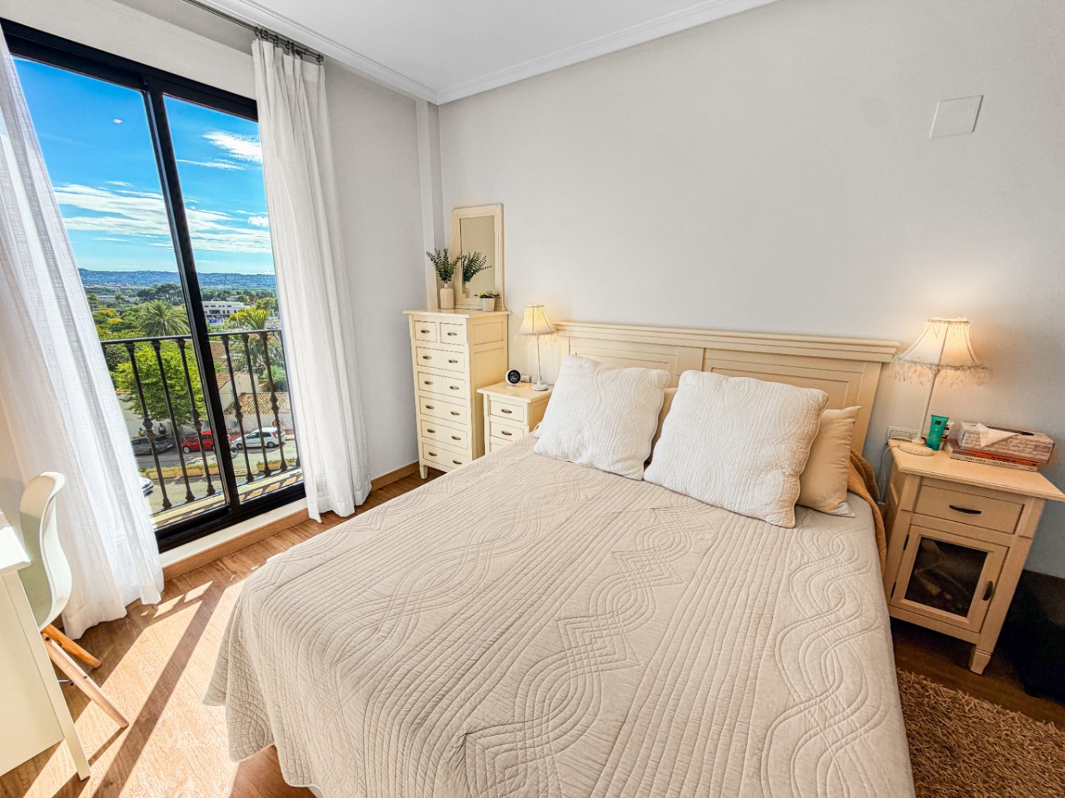 LBRJ138 - Prachtig gerenoveerd 2-slaapkamer appartement met zeezicht in het centrum van Jávea