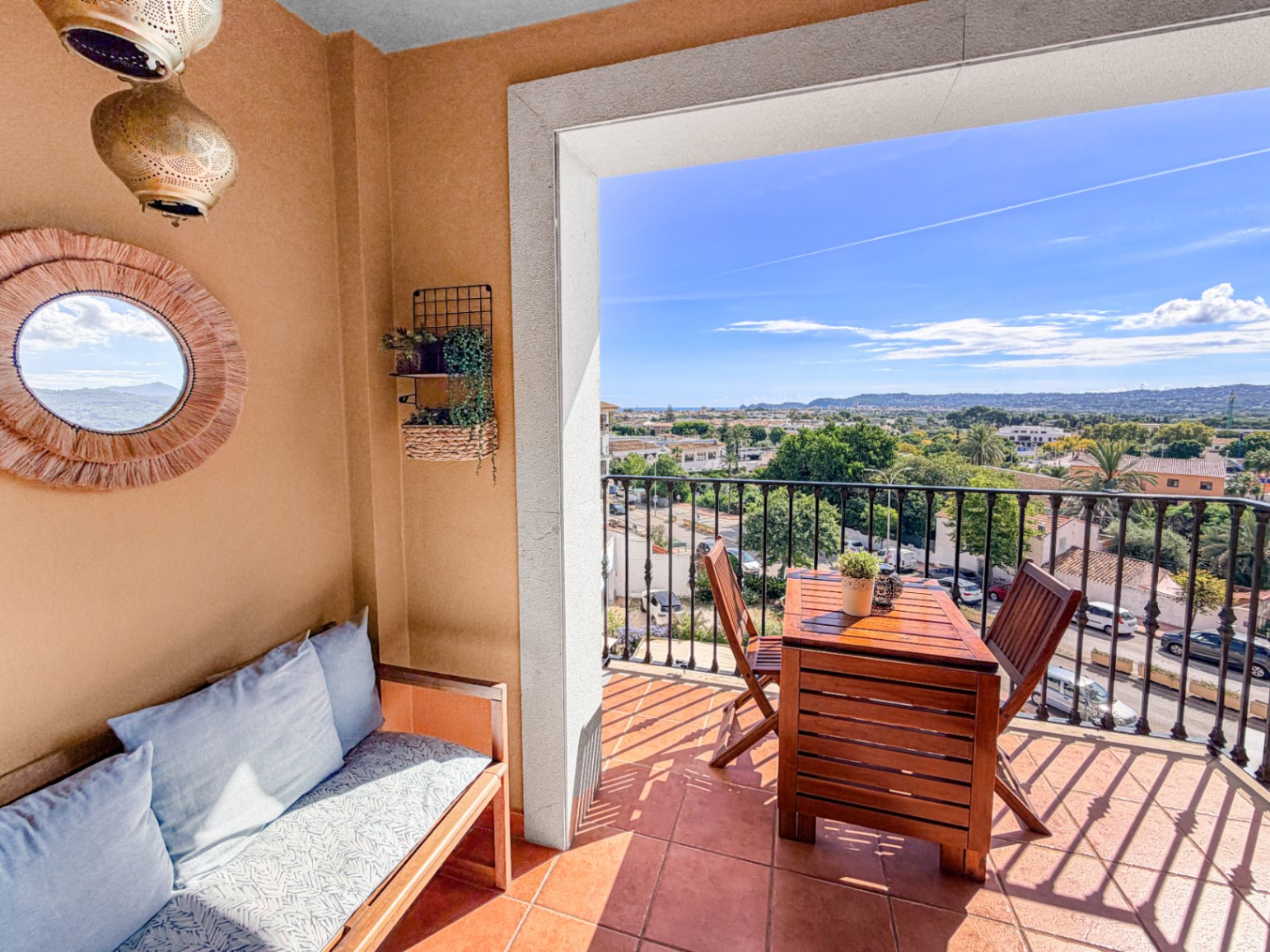 LBRJ138 - Prachtig gerenoveerd 2-slaapkamer appartement met zeezicht in het centrum van Jávea