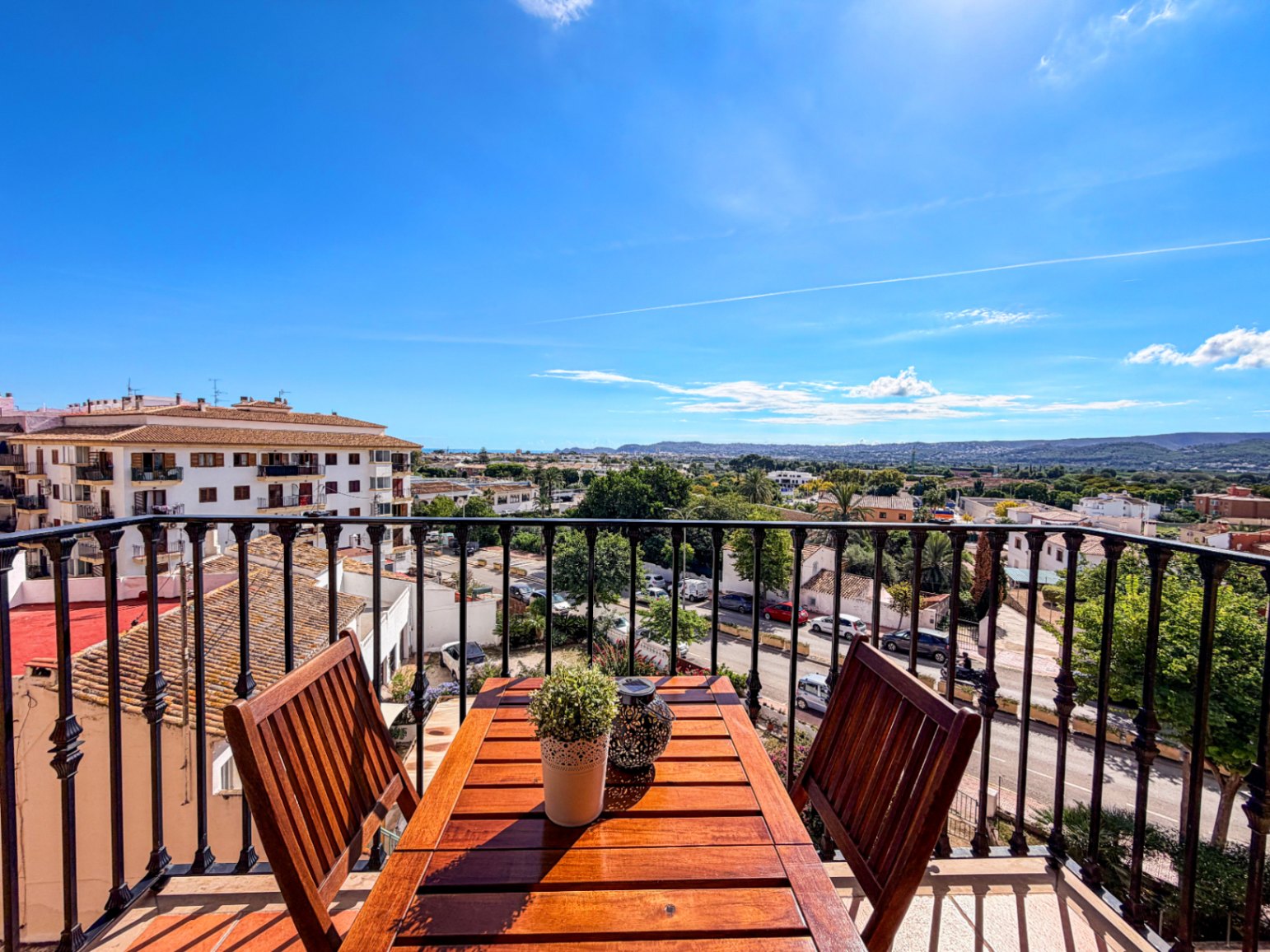 LBRJ138 - Prachtig gerenoveerd 2-slaapkamer appartement met zeezicht in het centrum van Jávea
