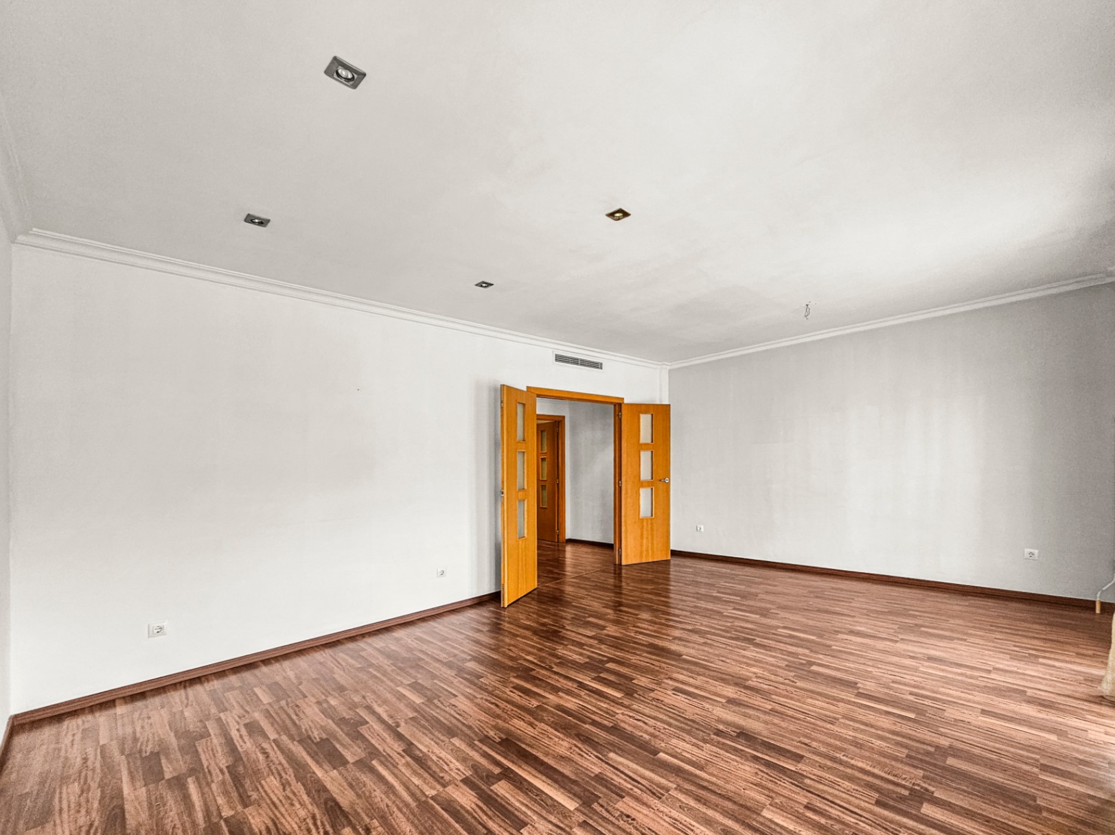 Spacious 3-Bedroom Apartment with Private Parking in the Heart of Benitachell
