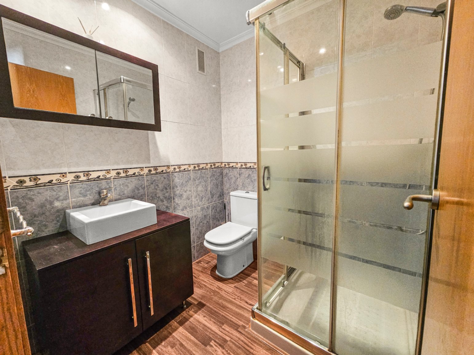 Spacious 3-Bedroom Apartment with Private Parking in the Heart of Benitachell