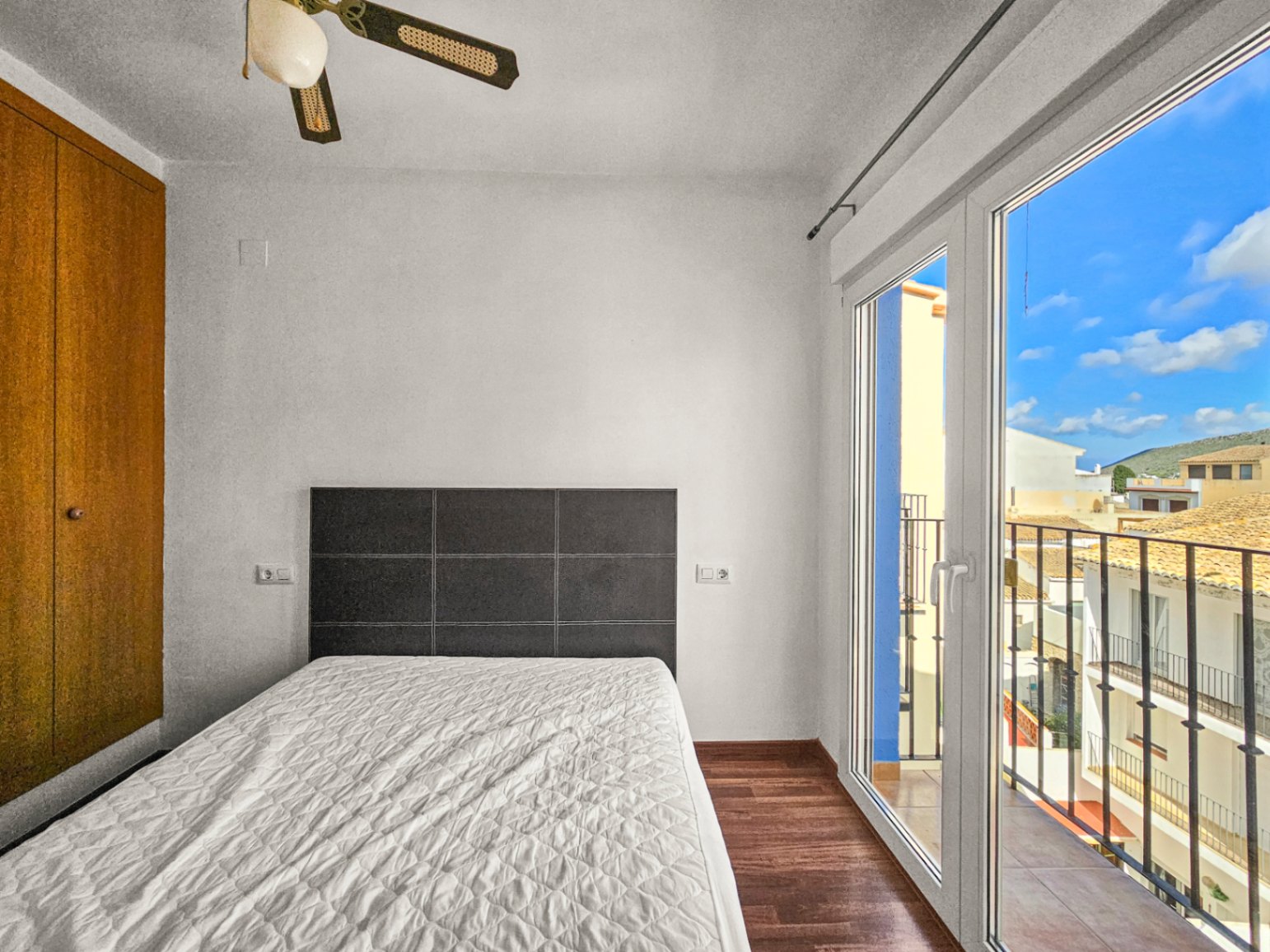 Spacious 3-Bedroom Apartment with Private Parking in the Heart of Benitachell
