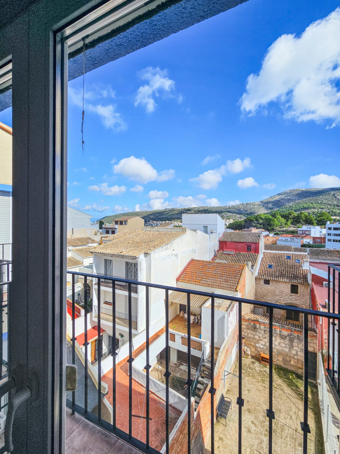 Spacious 3-Bedroom Apartment with Private Parking in the Heart of Benitachell