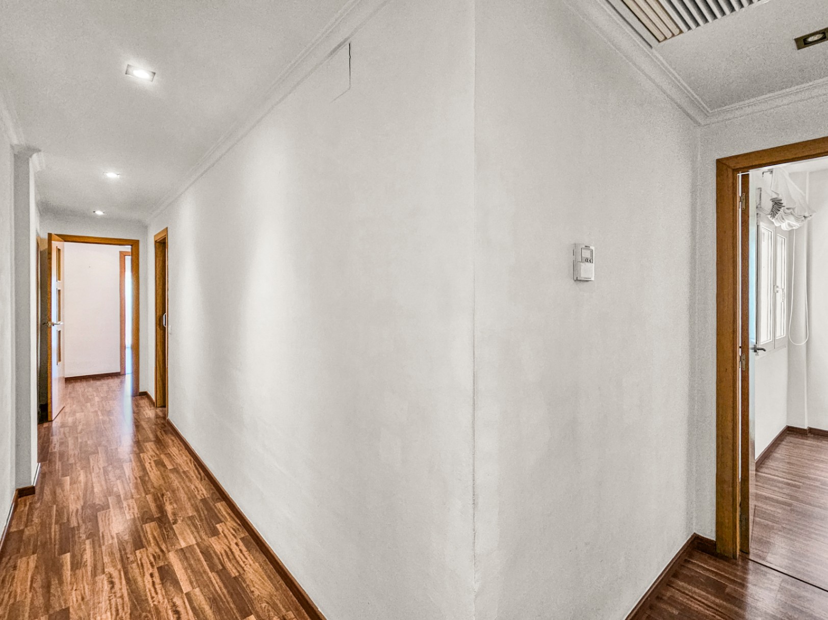 Spacious 3-Bedroom Apartment with Private Parking in the Heart of Benitachell
