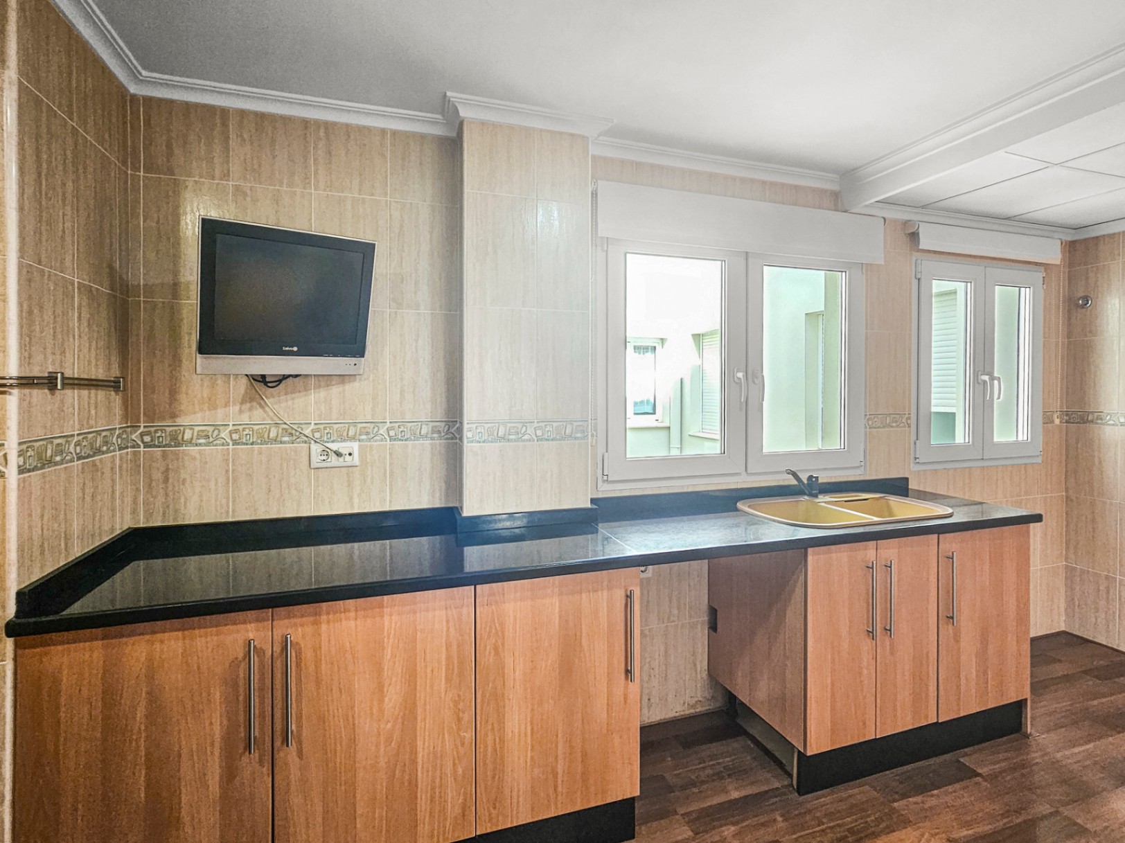 Spacious 3-Bedroom Apartment with Private Parking in the Heart of Benitachell