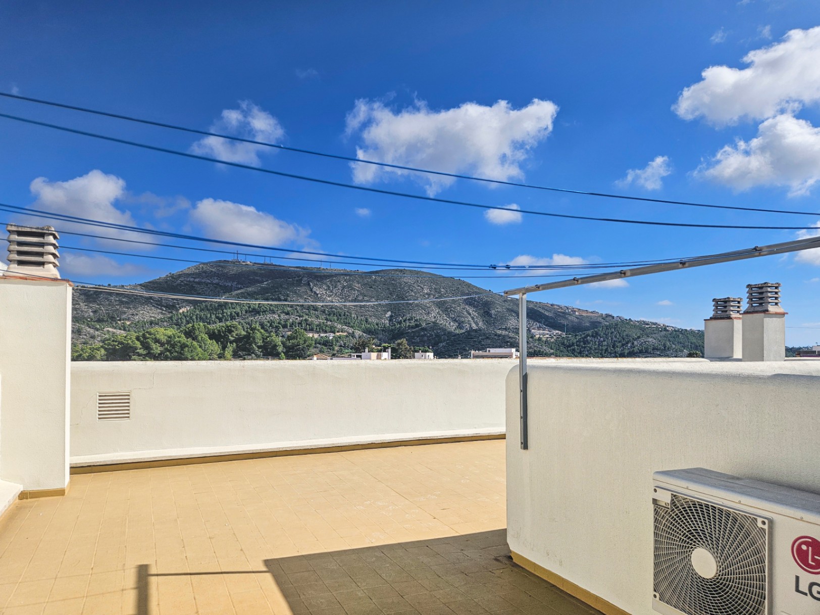 Spacious 3-Bedroom Apartment with Private Parking in the Heart of Benitachell