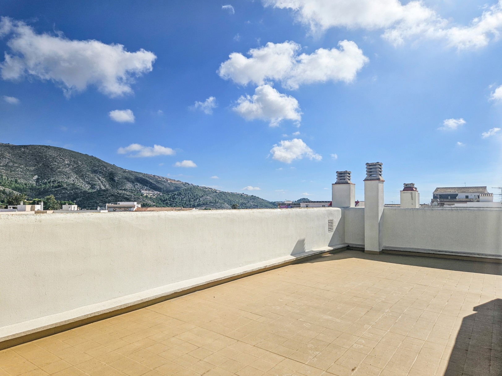 Spacious 3-Bedroom Apartment with Private Parking in the Heart of Benitachell