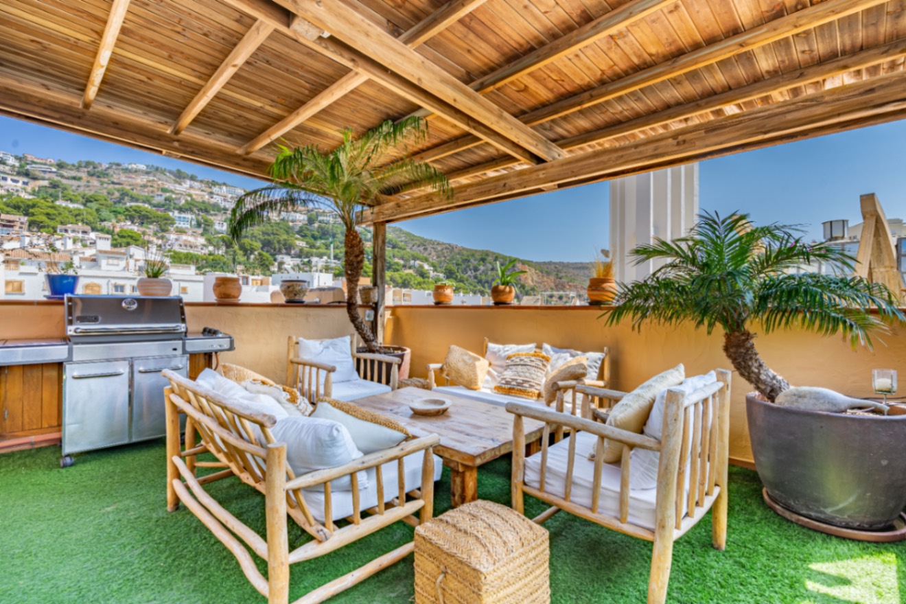Geräumiges Reihenhaus mit unabhängigem Apartment und Meerblick im Hafen von Jávea