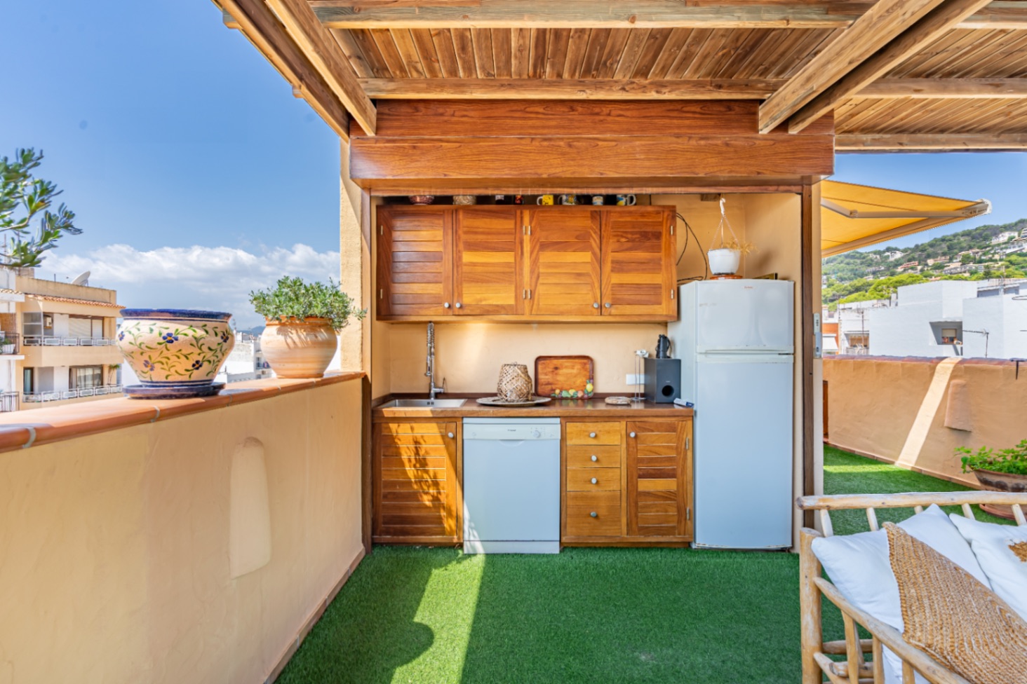 Geräumiges Reihenhaus mit unabhängigem Apartment und Meerblick im Hafen von Jávea