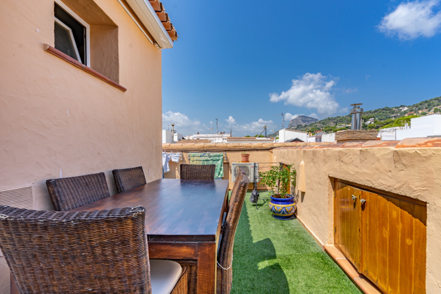 Geräumiges Reihenhaus mit unabhängigem Apartment und Meerblick im Hafen von Jávea